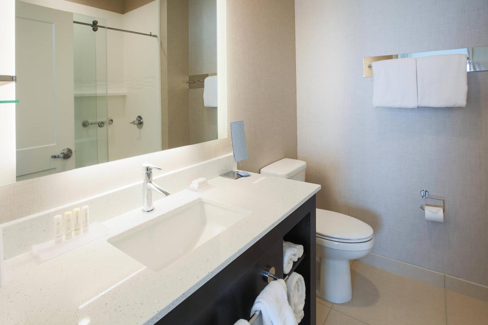 By Marriott East/oxmoor Hotel 3*