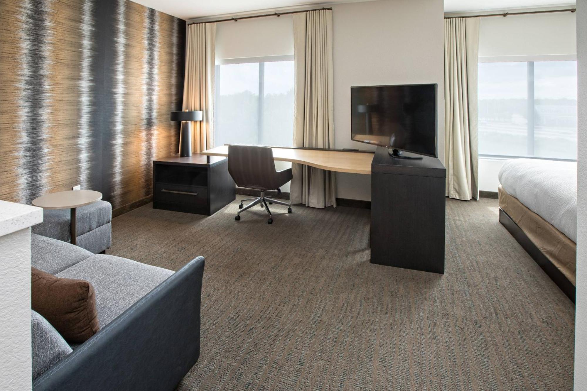 Hotel By Marriott East/oxmoor 3*
