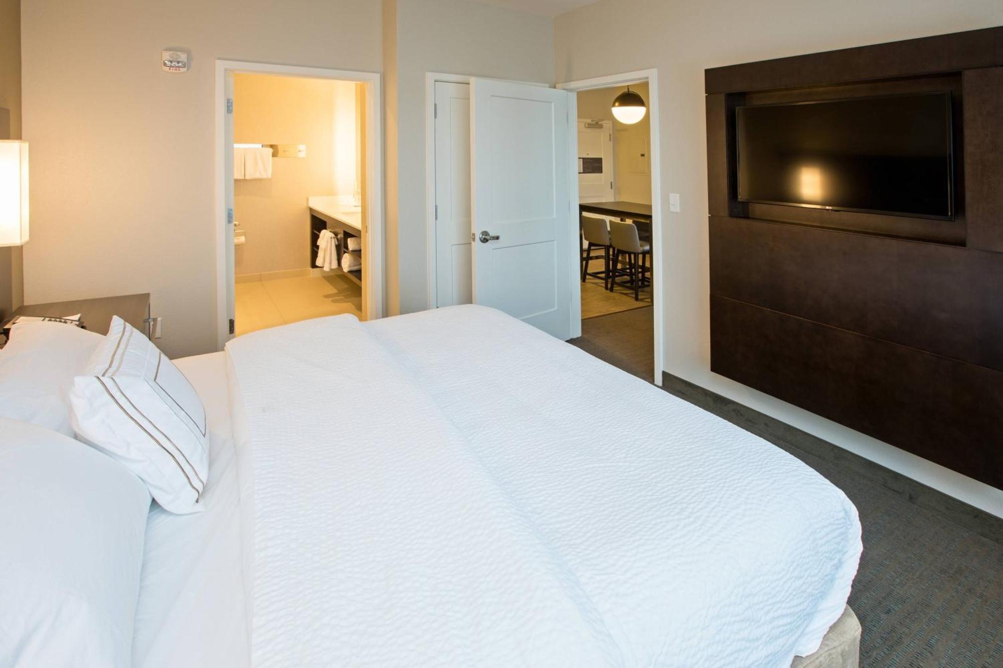 Hotel By Marriott East/oxmoor 3*