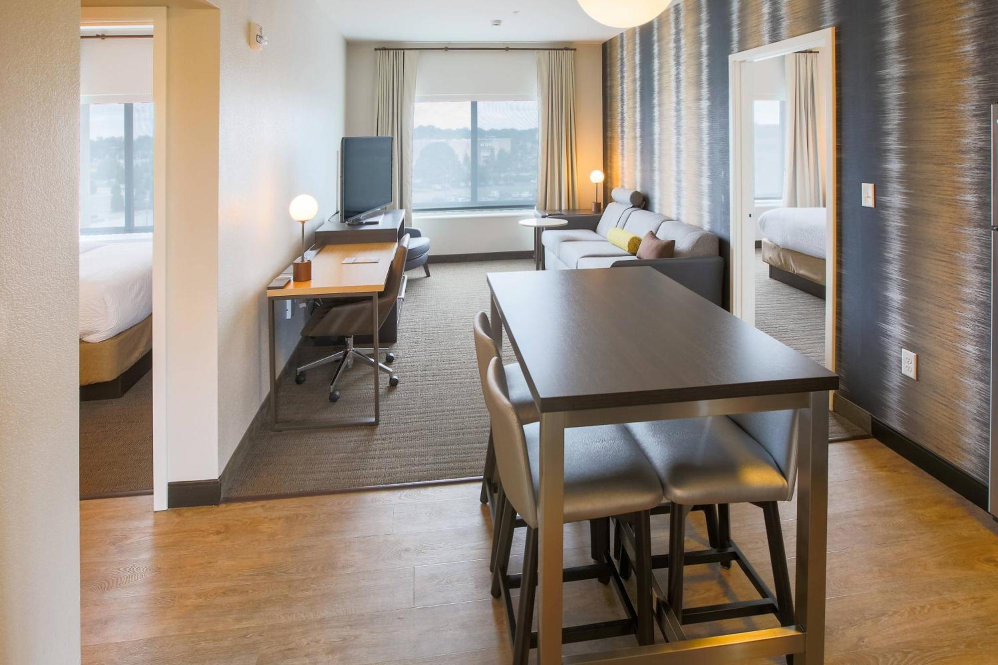 By Marriott East/oxmoor 3*