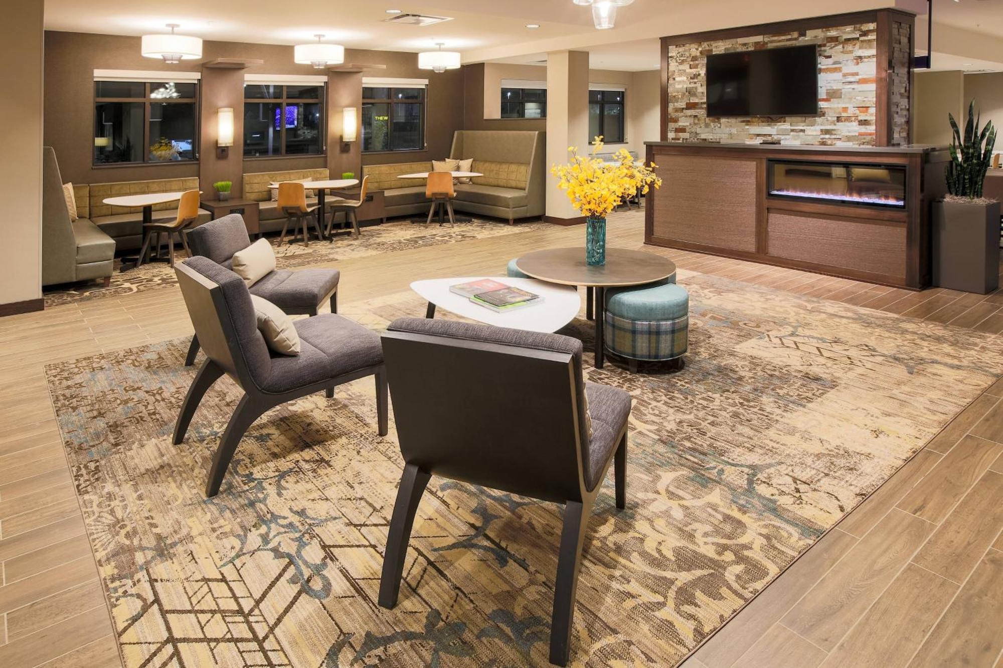 By Marriott East/oxmoor Hotel 3*