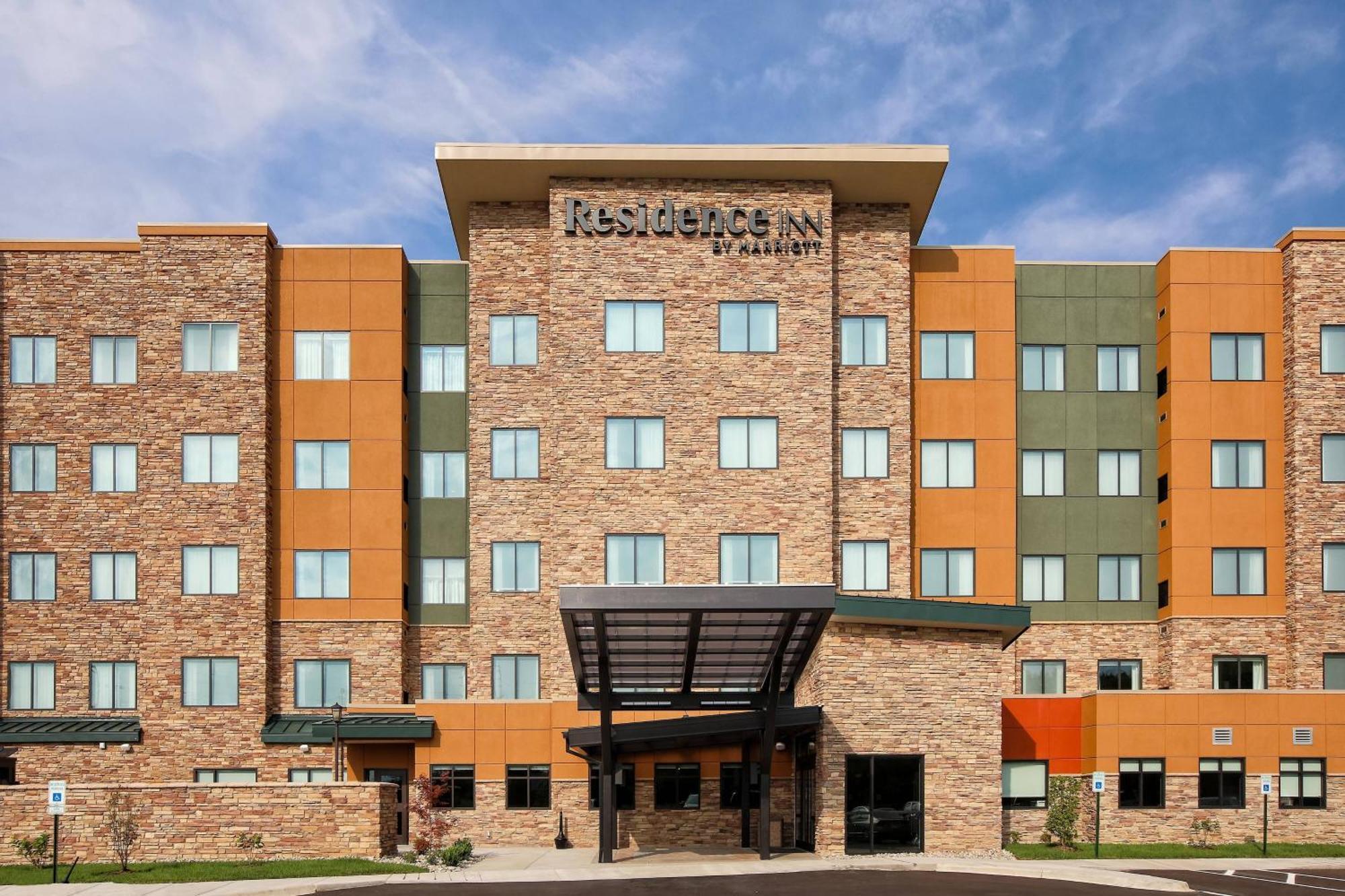 Hotel By Marriott East/oxmoor Louisville