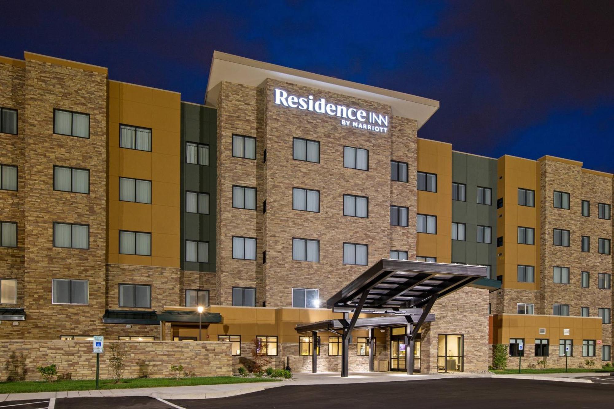 By Marriott East/oxmoor 3*